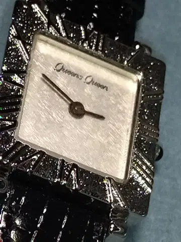 Queens Queen 퀸즈 퀸 실버 은박 손목시계 미사용