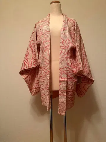 핑크와 화이트 무늬 총시보리 겉옷