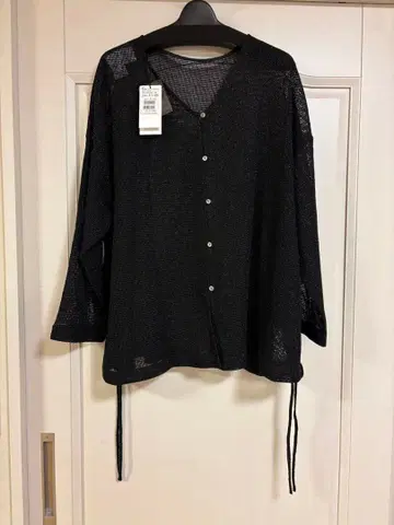 비침이 있는 블랙 가디건