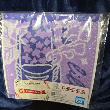 # Mrs. GREEN APPLE 자카드 타월