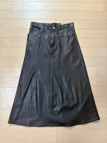 [ 가격 인하 가능 ] sisii 가죽 플레어 롱 스커트