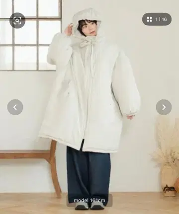 amr. 화이트 후드 부착 오버 사이즈 다운 자켓