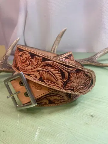 가죽 꽃무늬 조각 벨트