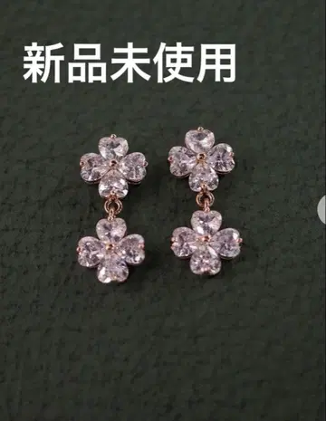 새상품 큐빅 트윈 클로버 티타늄 포스트 귀걸이 [ Dahlia ]