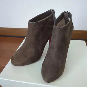 [ 최종 가격 ] 카리노 스웨이드 부티 숏부츠 브라운 22cm