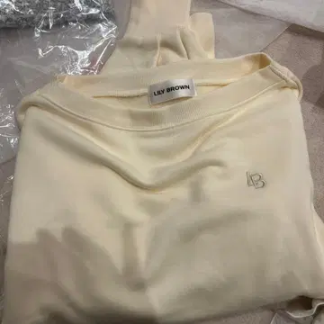 LILY BROWN 크림색 트레이닝복