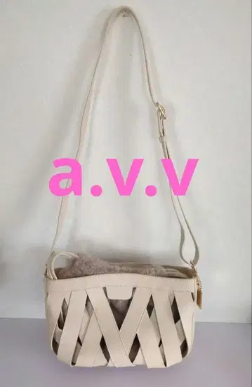 [ 미사용 ] a.v.v 뜨개질 디자인 숄더백