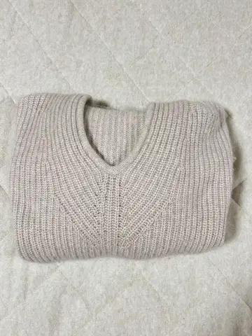 후드 부착 베이지 리브 니트