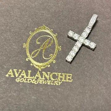 AVALANCHE 10K 화이트 골드 크로스 펜던트