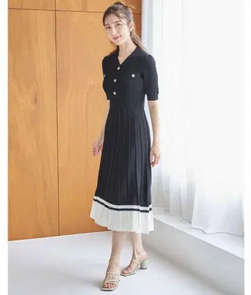 블랙 반팔 니트 원피스 플리츠