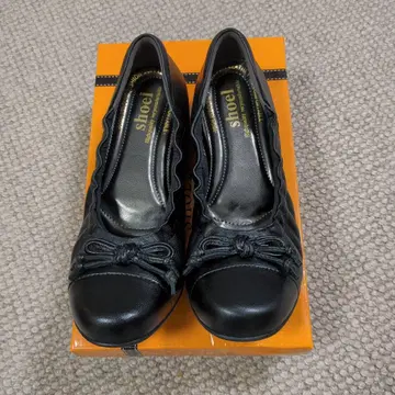 리본 포함 블랙 플랫슈즈