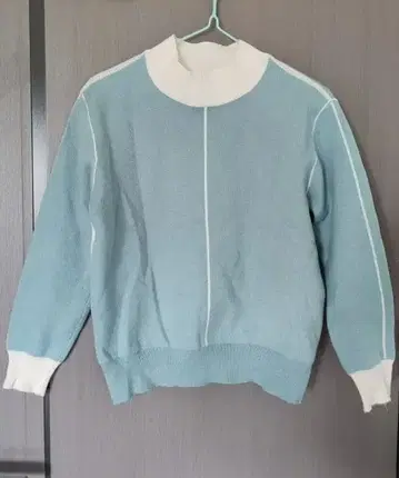 스카이블루 하이넥 니트 긴팔