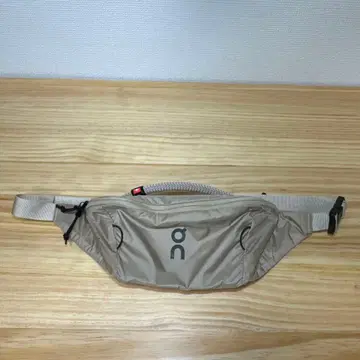 On 웨이스트 팩 2L 라이트 Sand 색