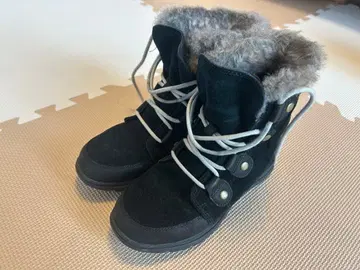 SOREL 블랙 퍼 부츠