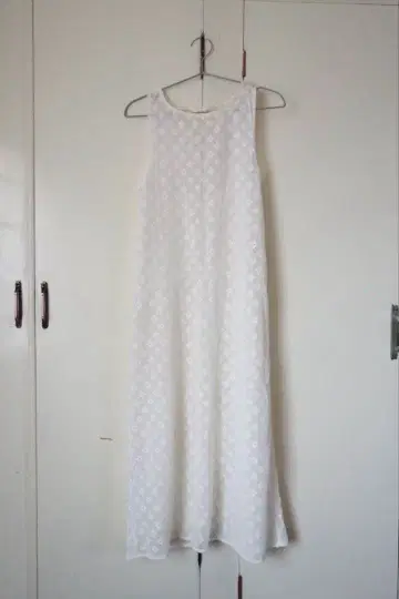 레이스 원피스 화이트 꽃무늬 슬리브리스 원피스