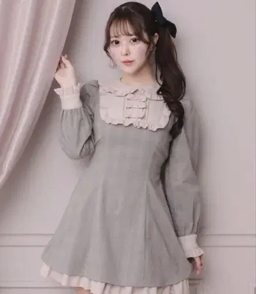 Pium 스퀘어 프릴 리본 도리 원피스 그레이 체크