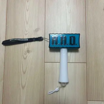 WEST LIVE TOUR 2025 A.H.O. 응원봉