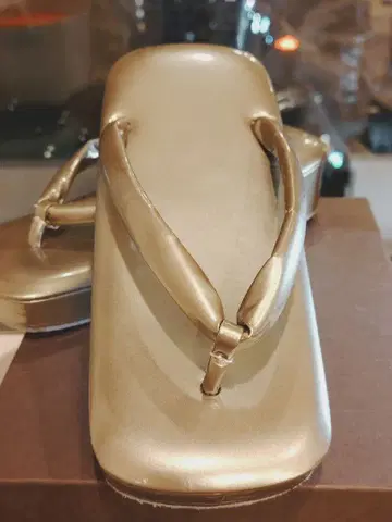 브론즈 골드 조리 심플한 디자인