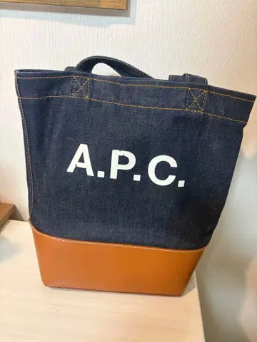 A.P.C. 데님 토트백