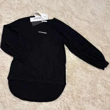 택 포함 새상품 TRANOI 타이거 자수 롱T 블랙
