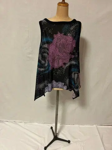 토쿠코 프리미어볼 슬리브리스 튜닉 쉬폰 천사 패턴 블랙