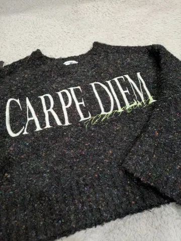 CYNICAL 숏 기장 니트