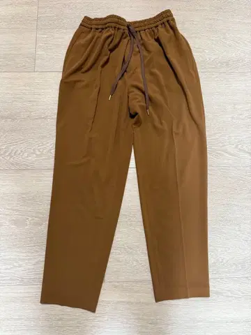 새상품급 브라운 캐주얼 팬츠 알아바일