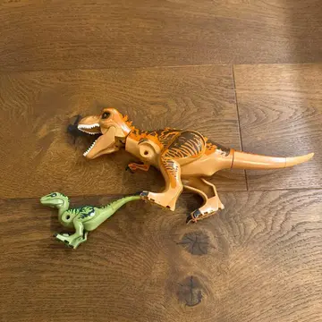 LEGO 티라노사우루스와 랩터 세트 부품 누락