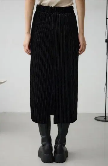 블랙 코듀로이 플리츠 타이트 스커트