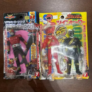 리얼 히어로 시리즈 피규어 세트