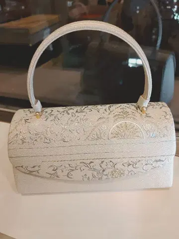 엠보싱 가공 꽃무늬 일본 의류용 백 화이트