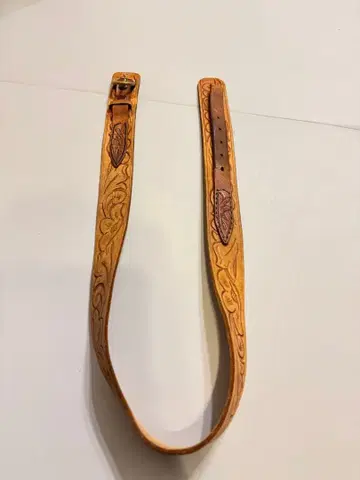 손 조각 가죽 벨트