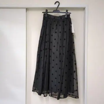 Vin 도트 무늬 플레어 스커트 블랙