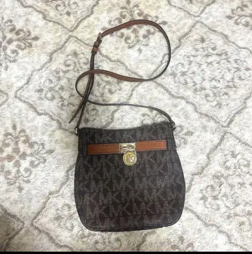 새상품급 마이클코어스 숄더백 브라운