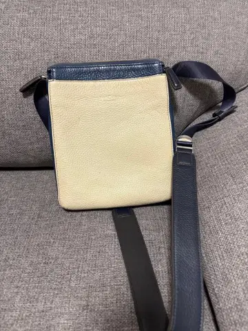 후지타카 솔 넥 파우치형 가죽 숄더백