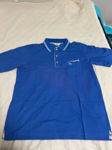 파란색 피케 셔츠 강아지 자수 포함