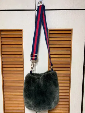 A POINT 에코 퍼 라인 숄더 카키