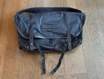 [새상품급] FeIisi x 애로우즈 메신저 백 숄더 페리지