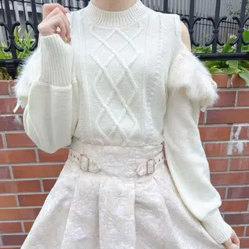 ROJITA 케이블 어깨 열림 니트 화이트 지뢰계