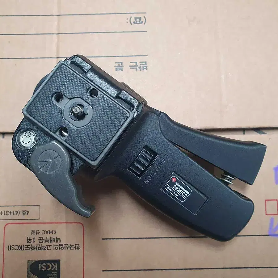 Lightweight tripod Daiwa legs + Manfrotto head + bag on Bunjang Global Site.