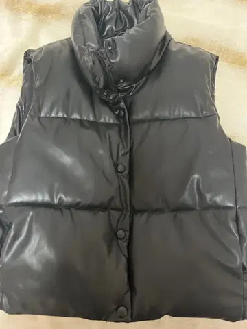 ZARA 블랙 다운 베스트