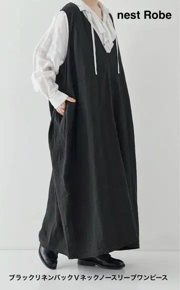 nest Robe 블랙 린넨 백 V넥 슬리브리스 원피스