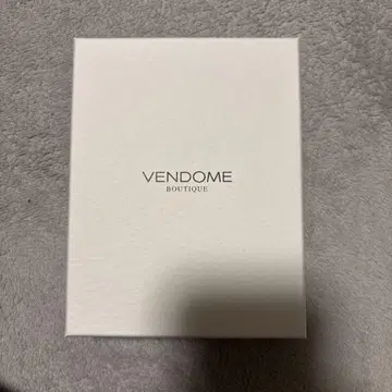 VENDOME BOUTIQUE 귀찌 화이트/베이지