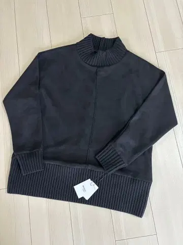 [새상품] 야마다야 MEDOC 페이크 스웨이드 x 리브 하이넥 PO