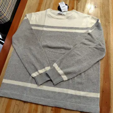 크로커다일 패널 배색 절개 풀오버