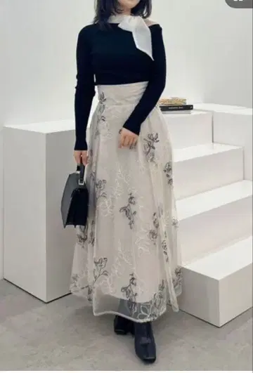 MERCURYDUO 꽃무늬 자수 플레어 스커트