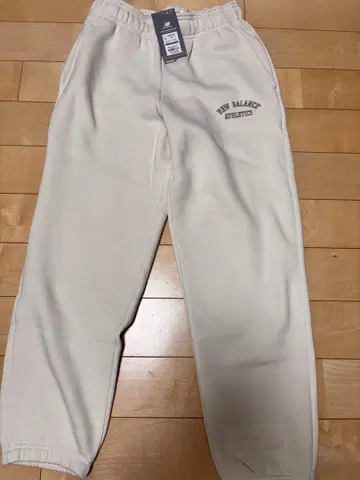 뉴발란스 스웨트 팬츠 S 사이즈 크림색, 속기모