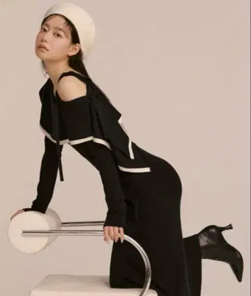 SNIDEL 원숄더 케이프 니트 원피스