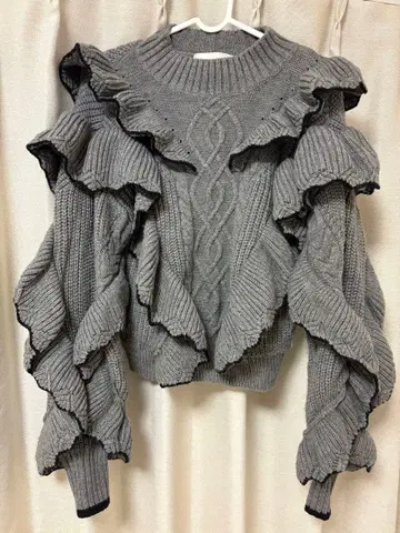 릴리 브라운 케이블 프릴 니트 그레이 사이즈 F