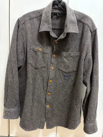 초콜릿 지저스 긴팔 셔츠 브라운 계열